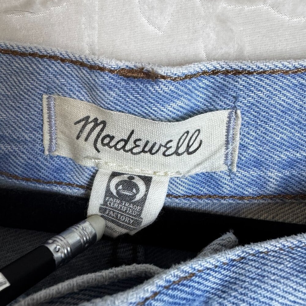 Madewell Relaxed Mid-Length Light Wash Denim Shorts Size 30 Distressed Raw Hem - Picture 4 of 6